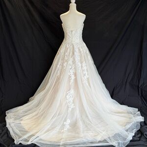 David's Bridal White Lace Wedding Dress